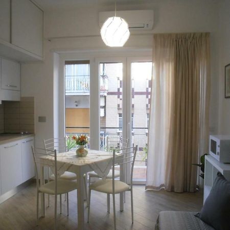Lovely Little Apartment In Via Aurelia Rom Exteriör bild