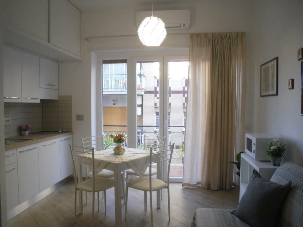 Lovely Little Apartment In Via Aurelia Rom Exteriör bild