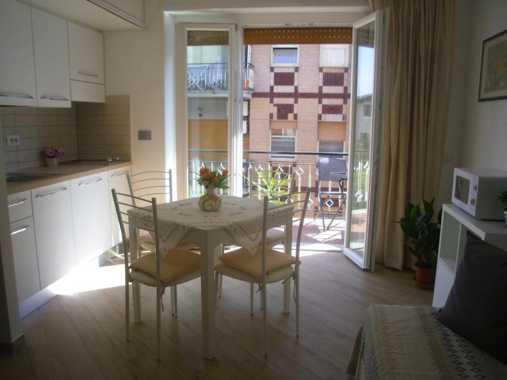 Lovely Little Apartment In Via Aurelia Rom Exteriör bild