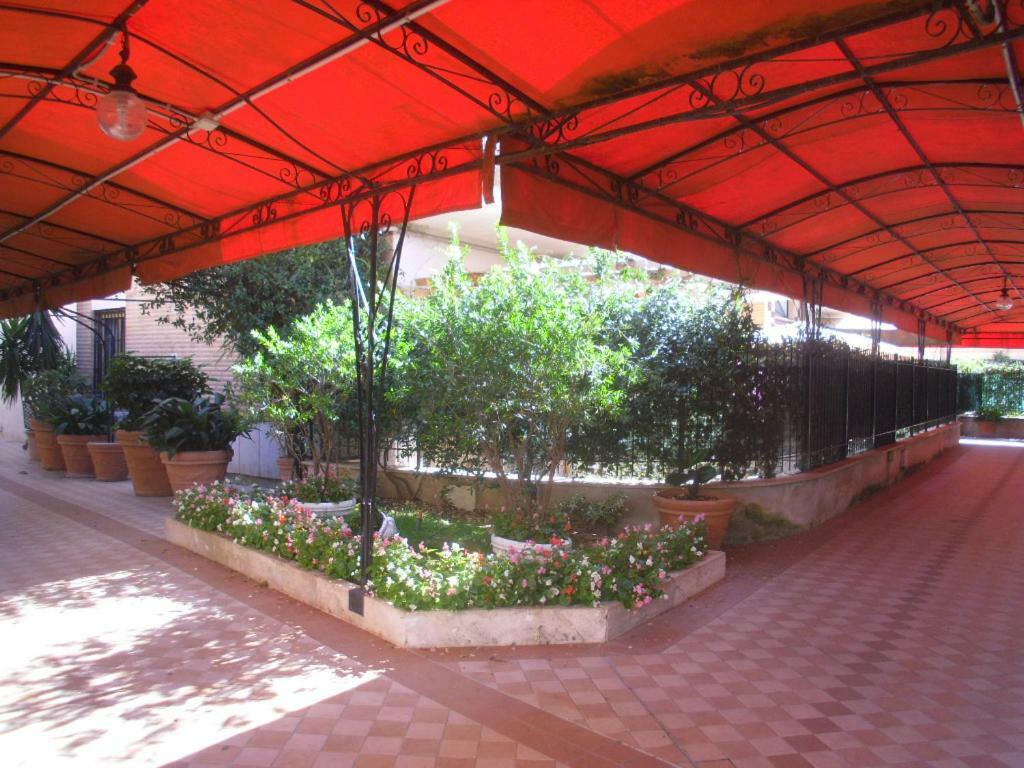 Lovely Little Apartment In Via Aurelia Rom Exteriör bild